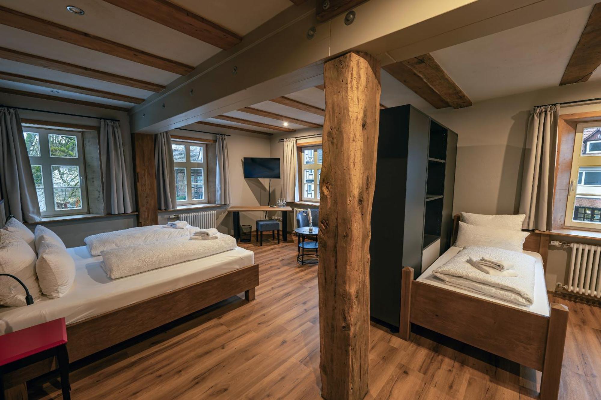 Landgasthof Koenig Von Preussen Helsa Habitación foto
